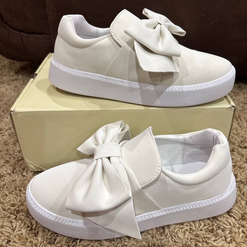 J. Adams Wally Vegan Ivory Bow Slip-On Sneakers Size 5-5.5